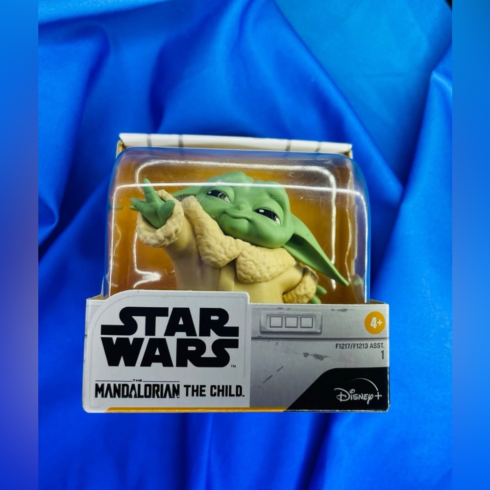 disney Star Wars Mandalorian Baby yoda Bounties Figure The Force collectible